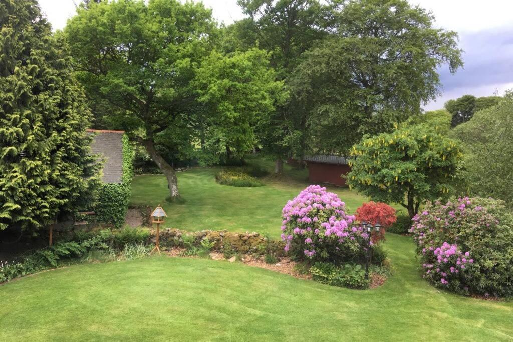 Serene Countryside Home With Manicured Gardens Stonehaven Exterior photo