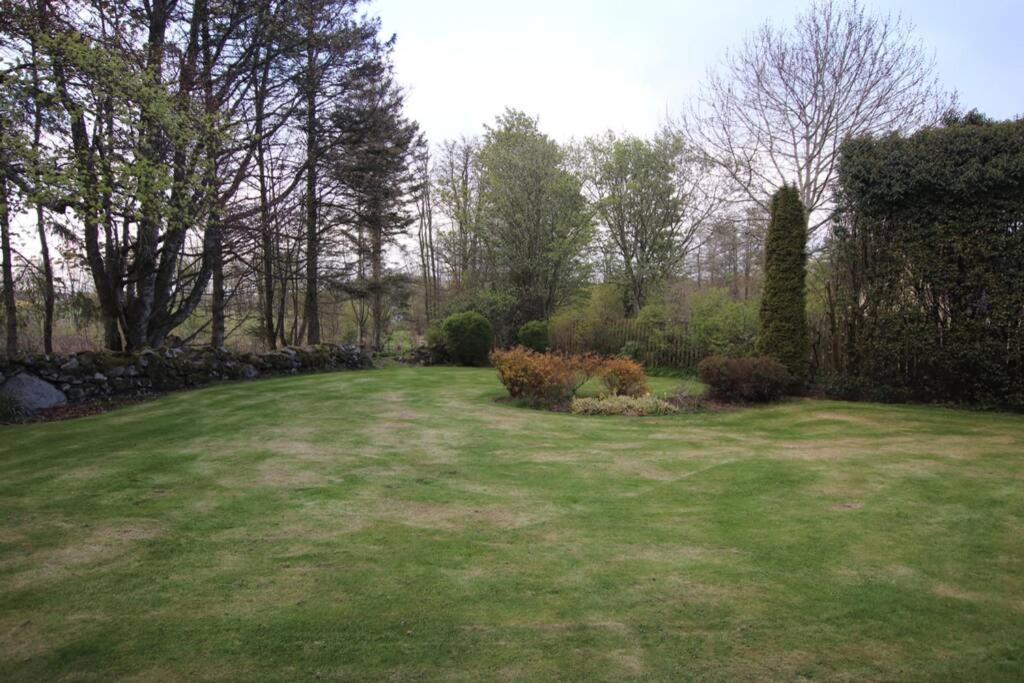 Serene Countryside Home With Manicured Gardens Stonehaven Exterior photo