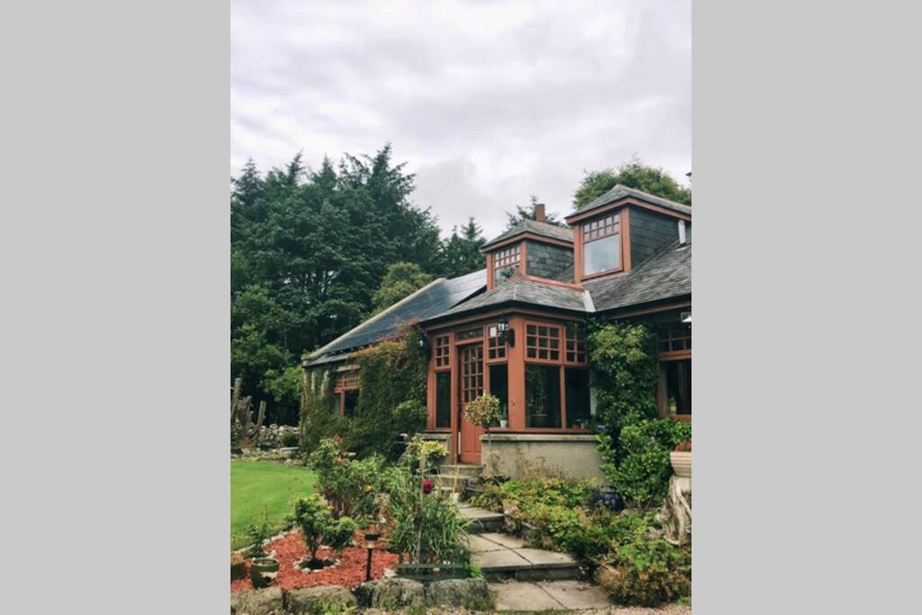 Serene Countryside Home With Manicured Gardens Stonehaven Exterior photo